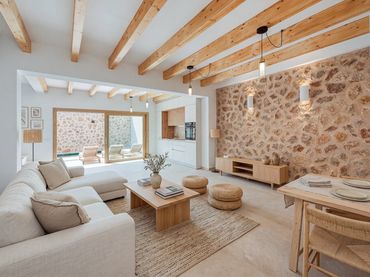 Maison rustique avec balcon à vendre à Pollença Poble