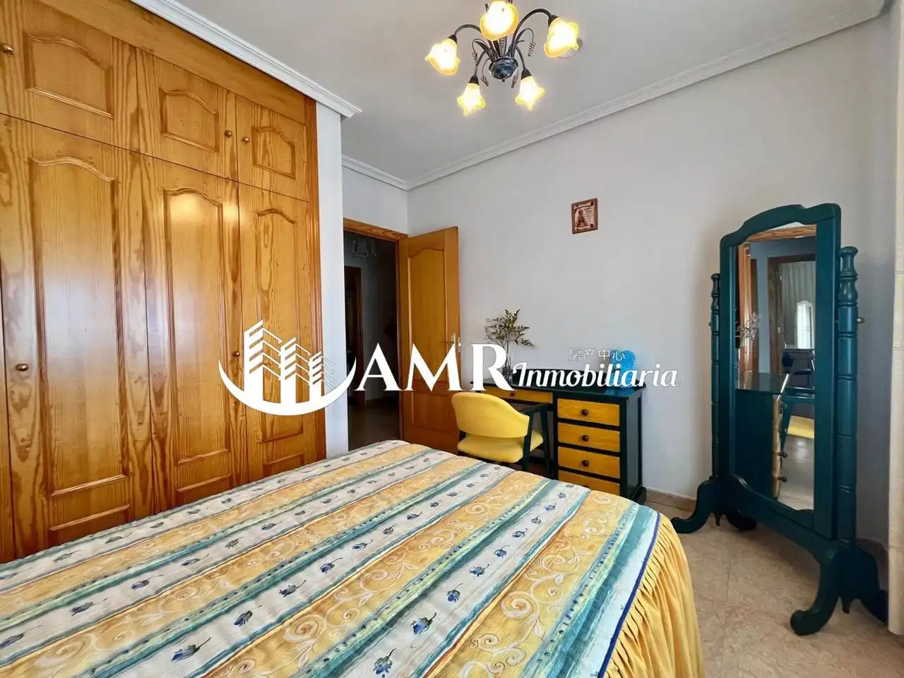 Habitación de Casa adosada en venta en Casarrubuelos con Aire acondicionado, Calefacción y Jardín privado