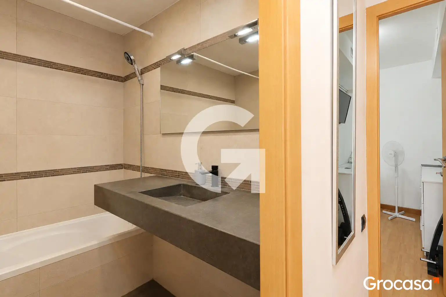 Bathroom of Flat for sale in Gavà  with Air Conditioner, Heating and Oven