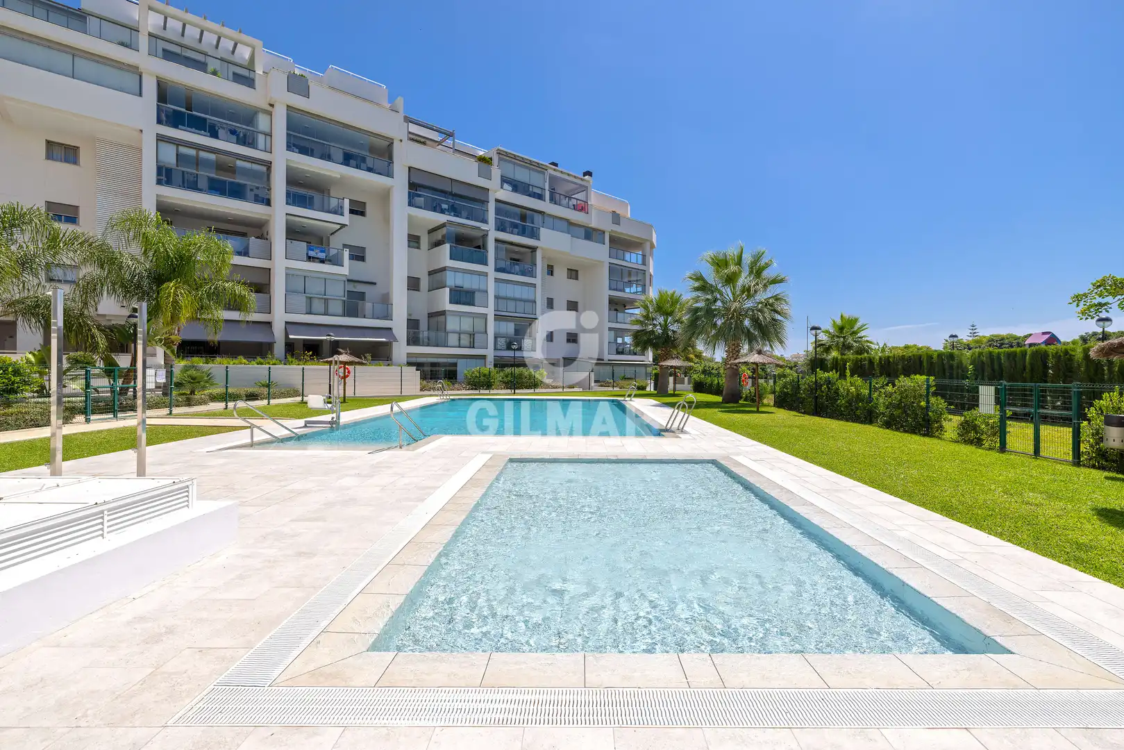 Piscina de Piso en venta en Torremolinos con Calefacción, Jardín privado y Trastero