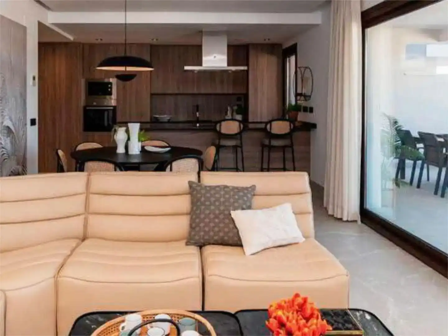 Wohnzimmer von Wohnungen zum Verkauf in Istán mit Klimaanlage, Schwimmbad und Balkon