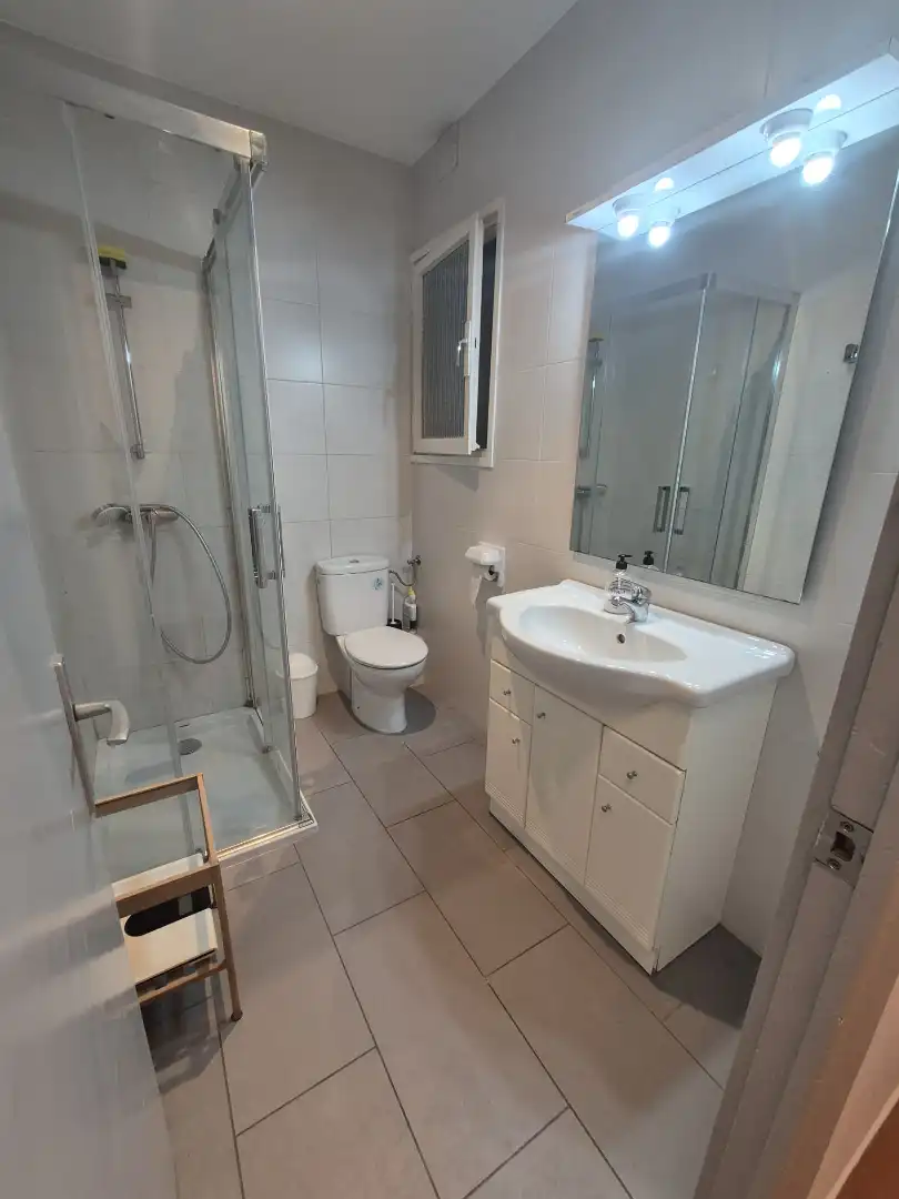 Bathroom of Flat for rent in Vic  with Heating