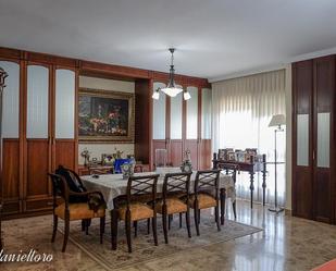 Menjador de Pis de lloguer en  Sevilla Capital amb Aire condicionat, Calefacció i Parquet