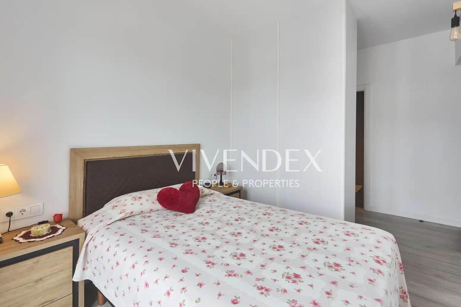 Dormitori de Àtic en venda en L'Hospitalet de Llobregat amb Aire condicionat, Calefacció i Parquet