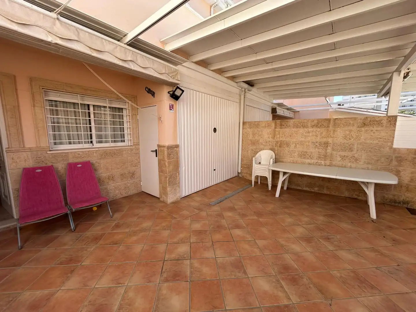 Terrasse von Einfamilien-Reihenhaus zum Verkauf in Cullera mit Klimaanlage, Terrasse und Möbliert