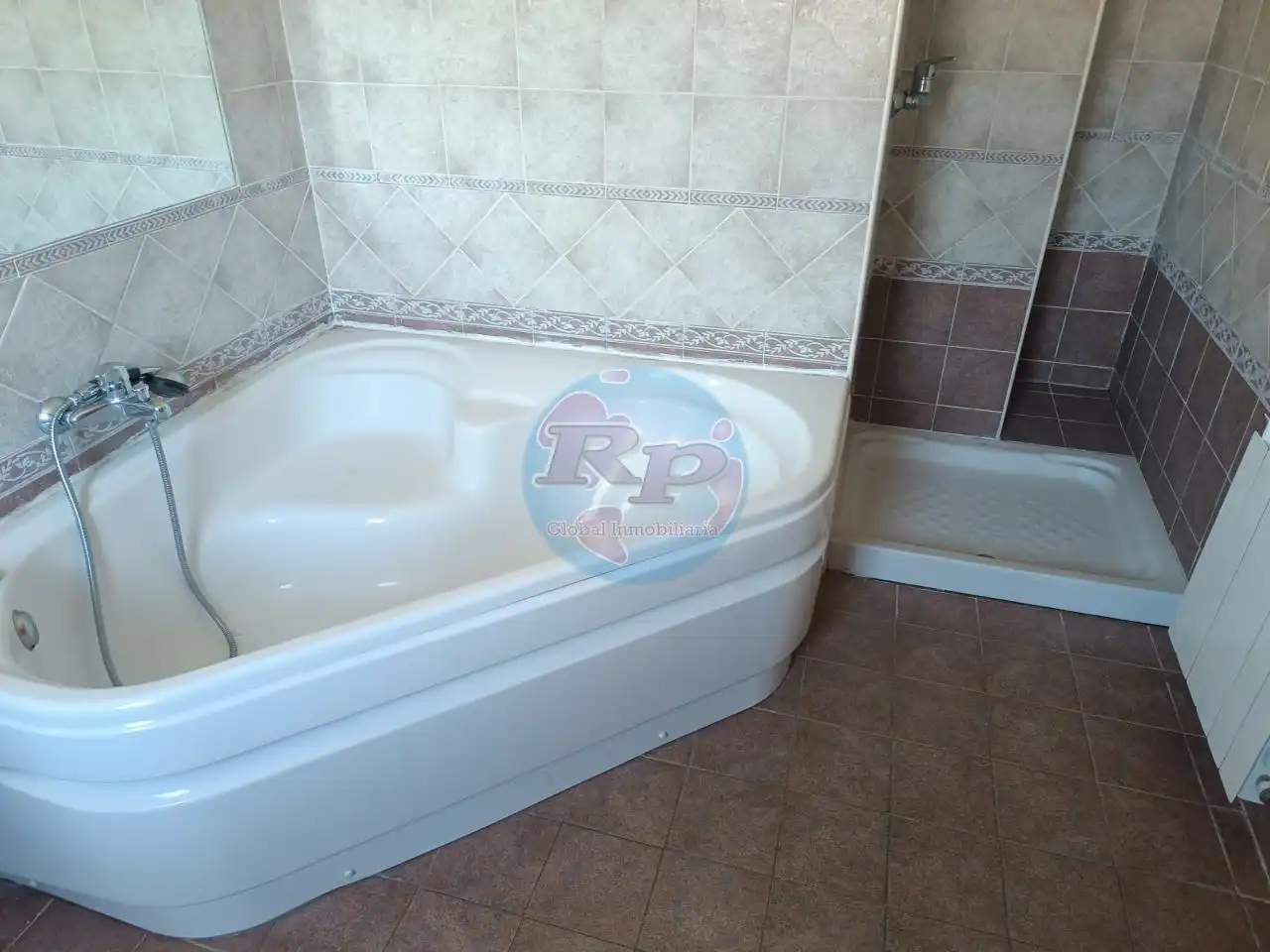 Bany de Casa o xalet en venda en Sariegos amb Calefacció, Jardí privat i Parquet