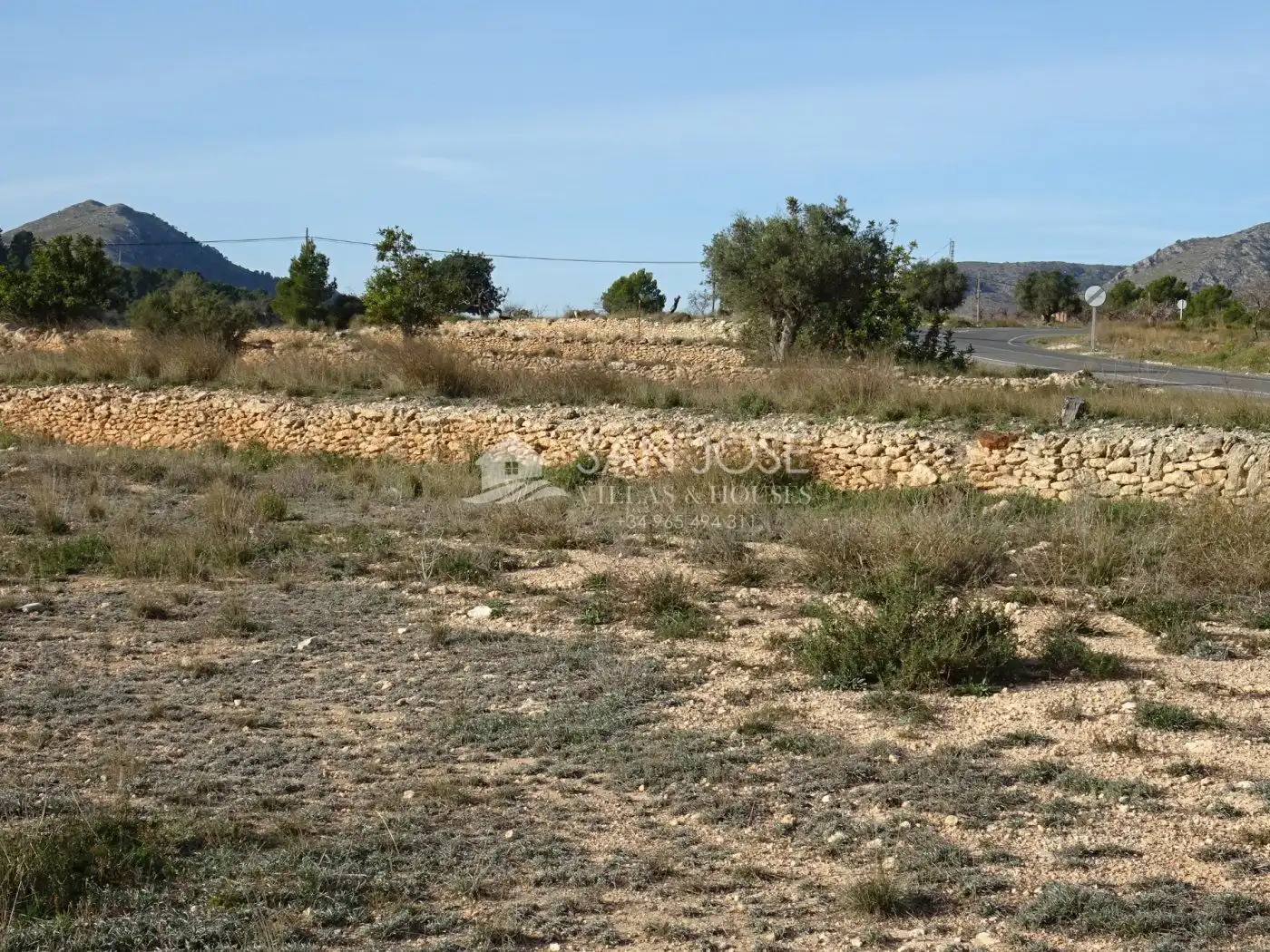 Rustikales Grundstück zum Verkauf in Hondón de las Nieves / El Fondó de les Neus