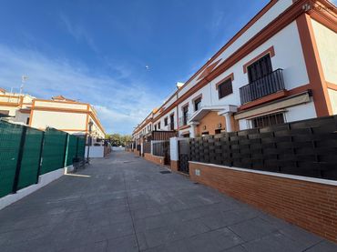 Maison mitoyenne avec piscine à vendre à Écija