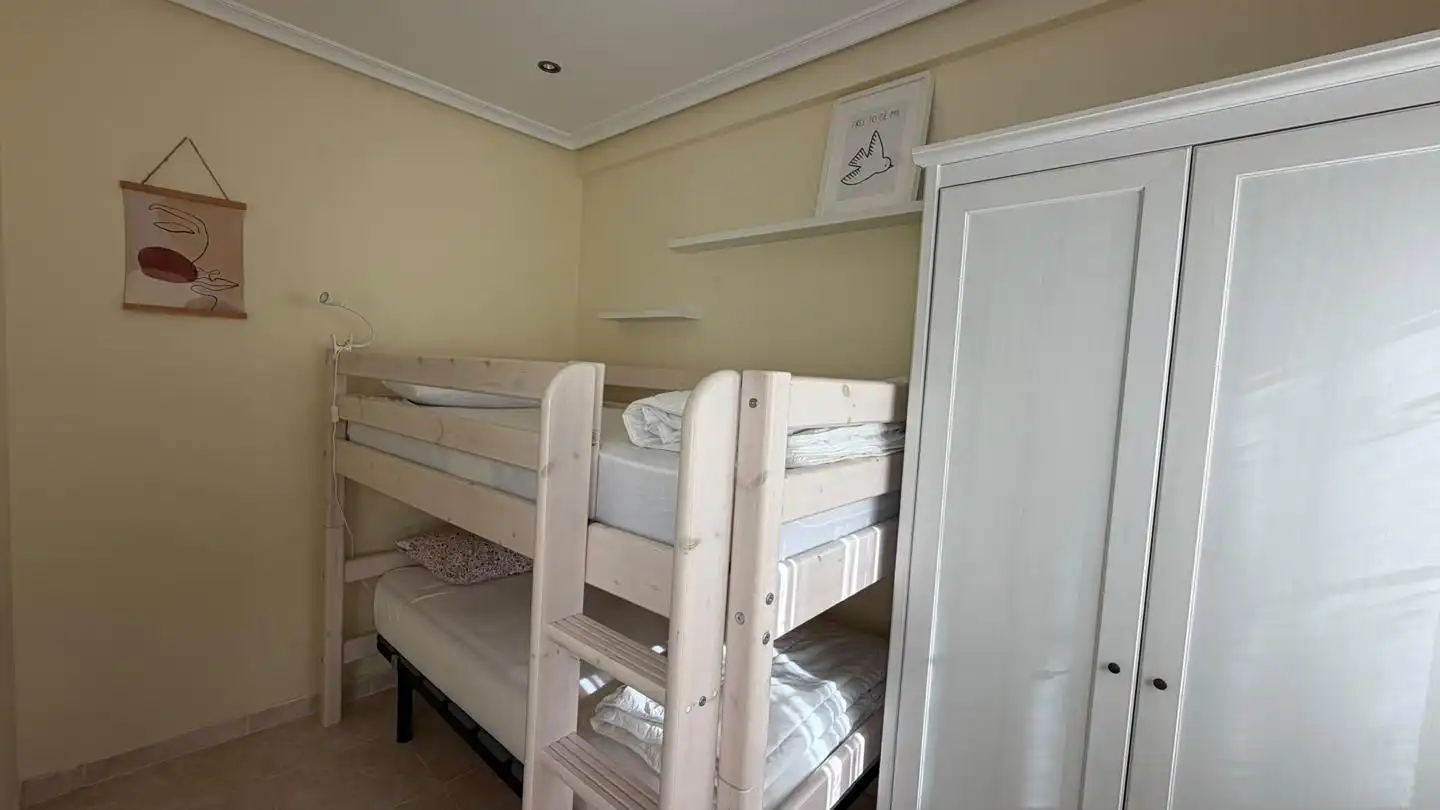 Schlafzimmer von Erdgeschoss zur Miete in Laredo