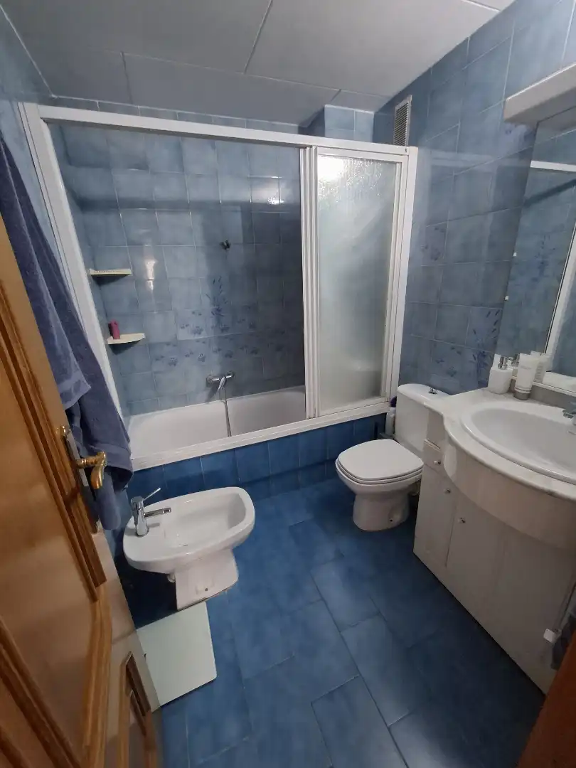 Bathroom of Flat for sale in Valencia  with Air Conditioner, Furnished and Oven