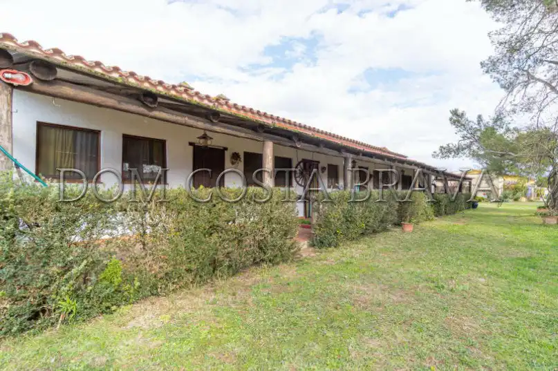 Vista exterior de Casa o xalet en venda en Viladamat amb Aire condicionat, Calefacció i Moblat