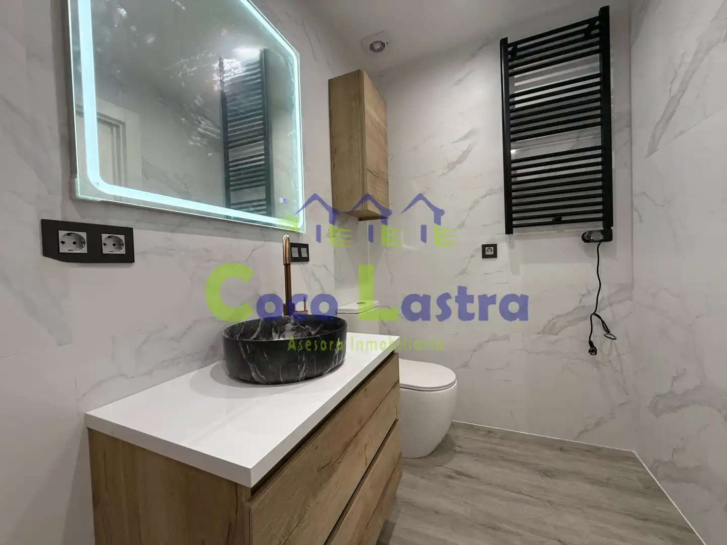 Badezimmer von Erdgeschoss zum Verkauf in Salamanca mit Klimaanlage, Heizung und Parkett