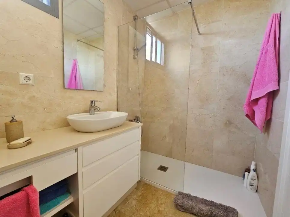 Baño de Apartamento en venta en Dénia con Aire acondicionado, Terraza y Trastero