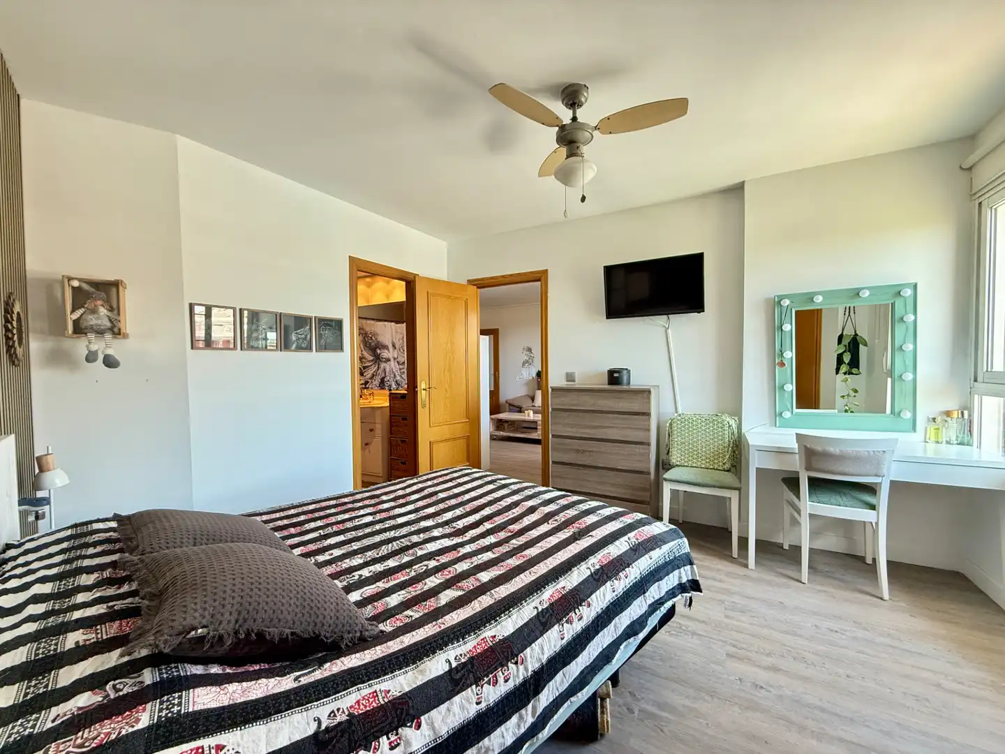 Bedroom of Flat for sale in La Pobla de Vallbona  with Air Conditioner, Furnished and Oven