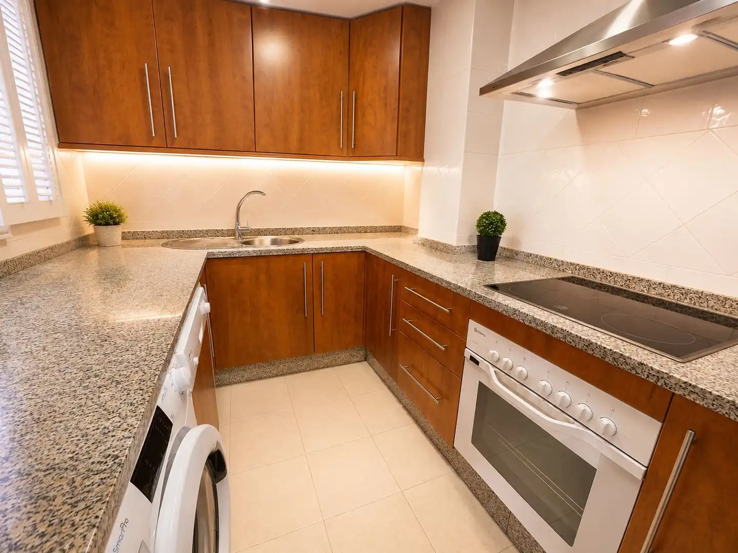 Cuina de Apartament en venda en Marbella amb Aire condicionat, Terrassa i Traster