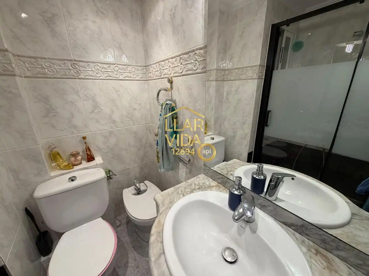 Badezimmer von Wohnung zum Verkauf in Lleida mit Klimaanlage, Heizung und Parkett