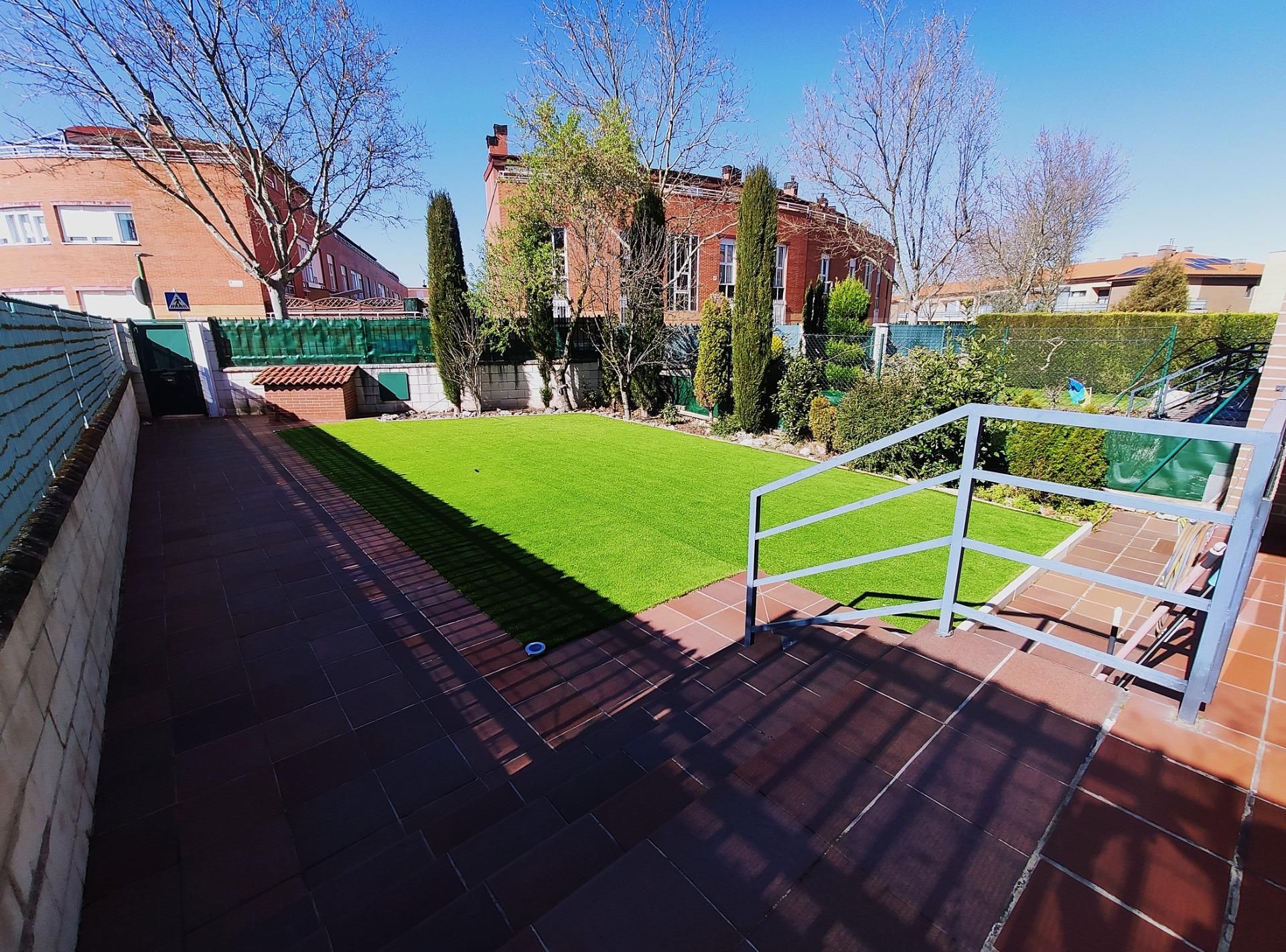 Terrace of Single-family semi-detached for sale in Burgos Capital  with Heating, Private garden and Terrace