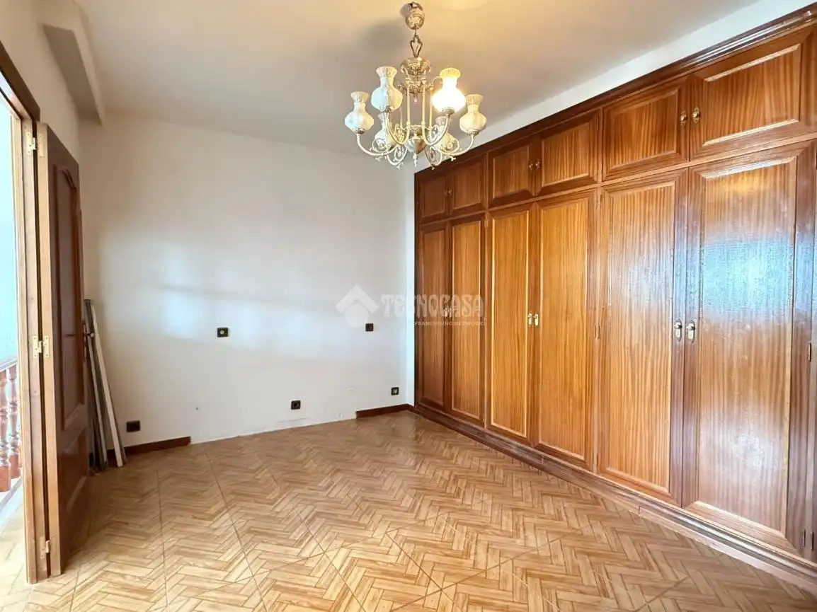 Dormitori de Casa o xalet en venda en Madrid amb Calefacció, Jardí privat i Terrassa