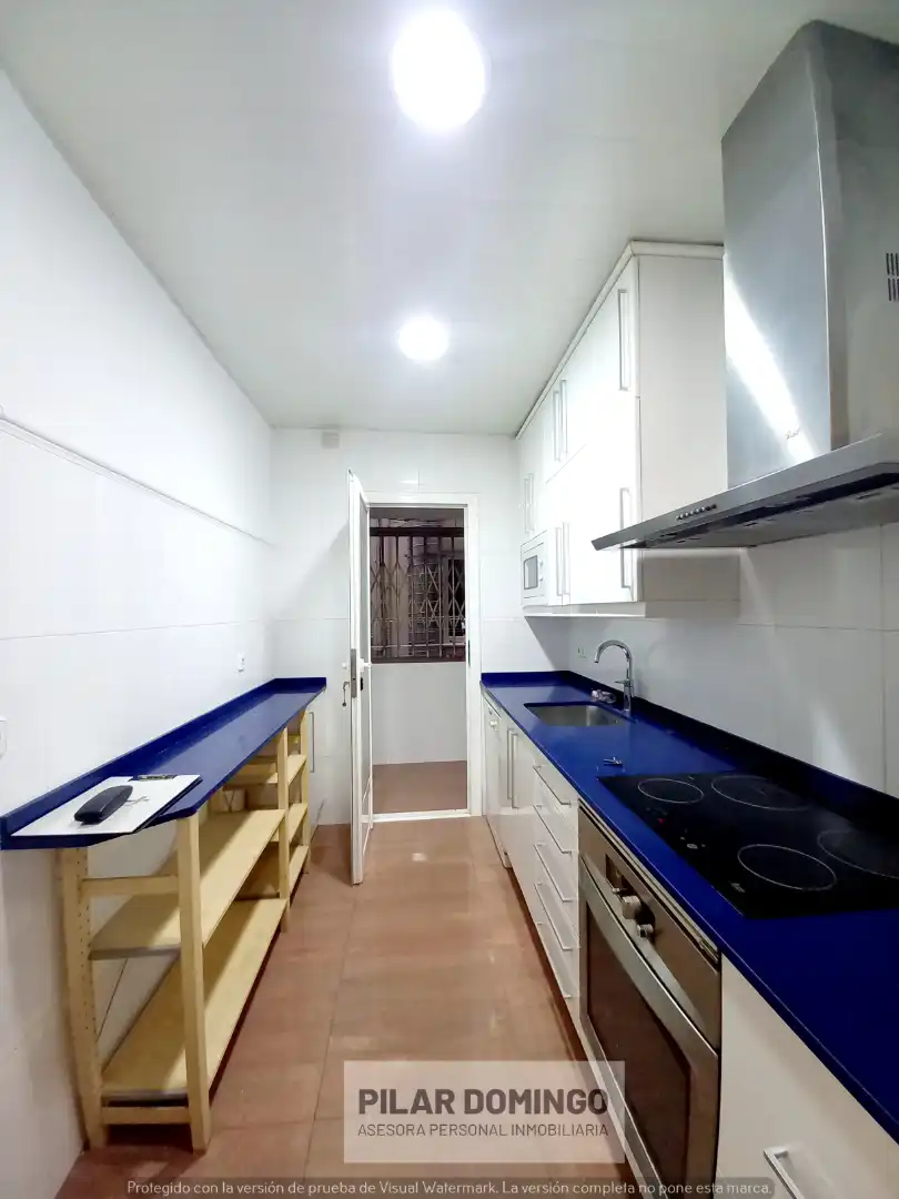 Cocina de Piso en venta en Barcelona con Parquet y Horno