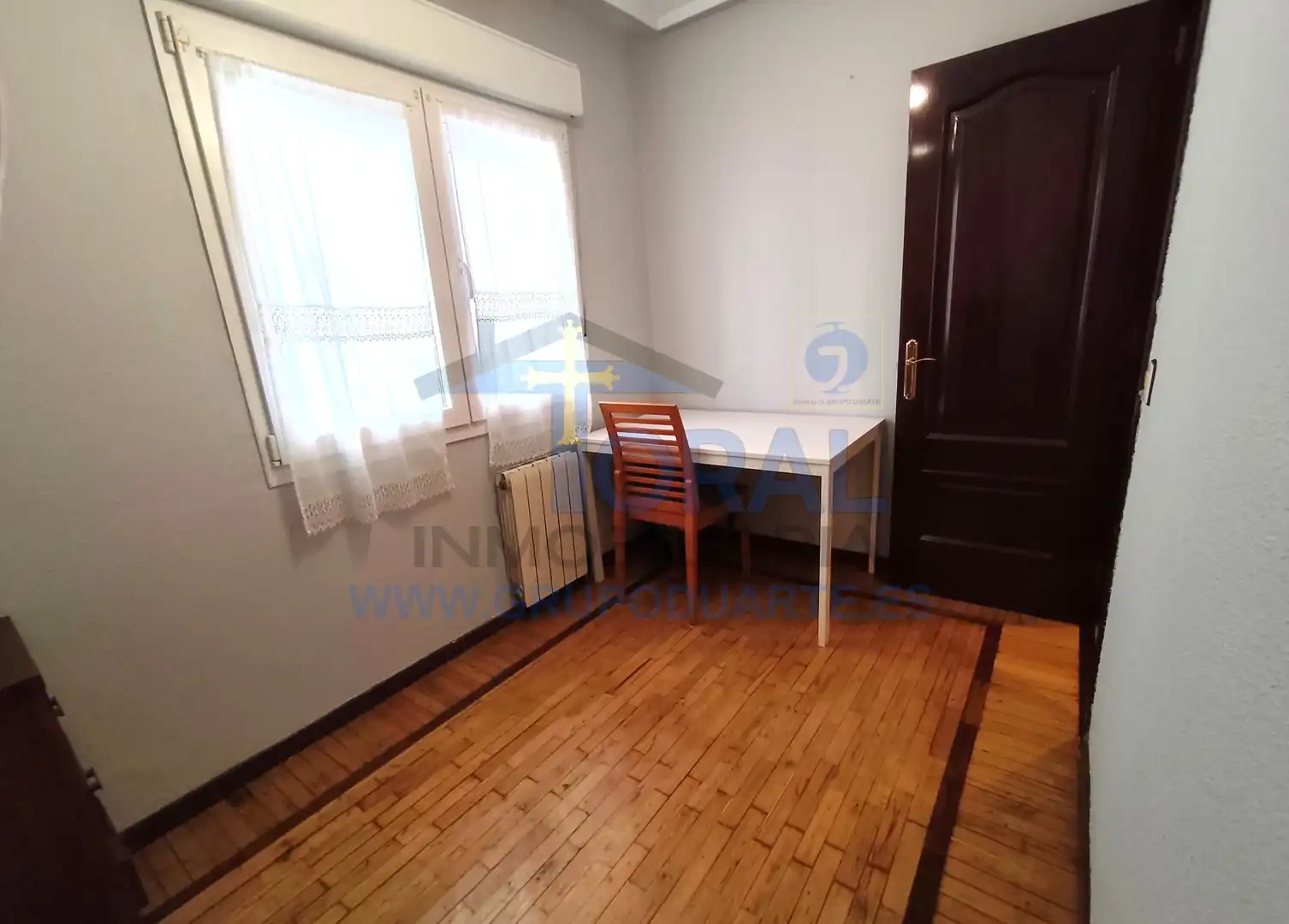 Schlafzimmer von Wohnung zur Miete in Gijón  mit Heizung, Parkett und Möbliert