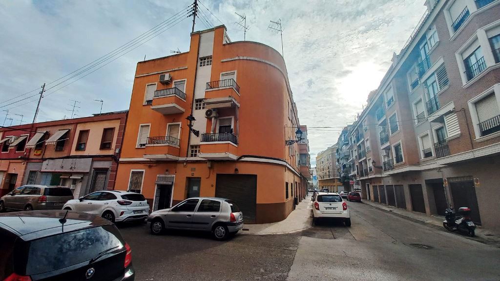 Exterior view of Flat for sale in Alzira  with Storage room, Furnished and Oven