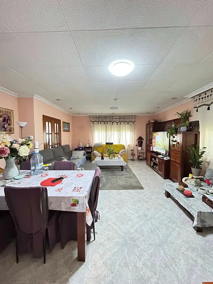 Sala de estar de Casa o chalet en venta en Vilobí d'Onyar con Aire acondicionado, Calefacción y Jardín privado