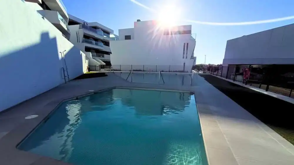 Piscina de Apartamento de alquiler en Estepona con Aire acondicionado, Calefacción y Terraza