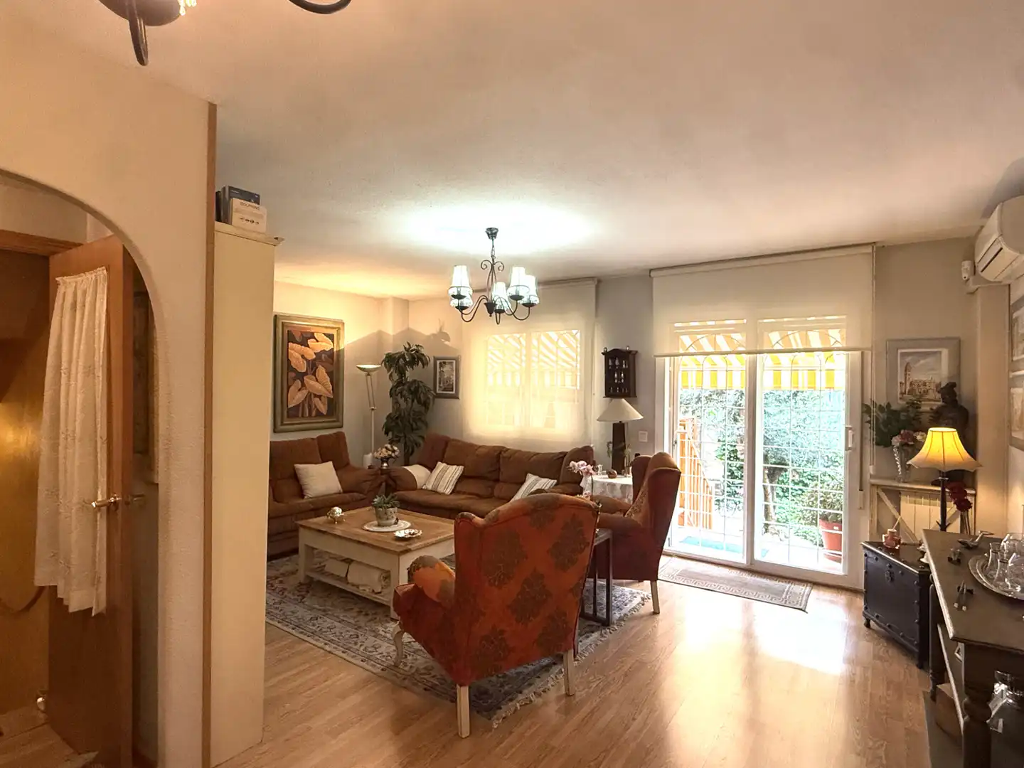 Living room of Houses for sale in Alcalá de Henares  with Air Conditioner, Heating and Private garden