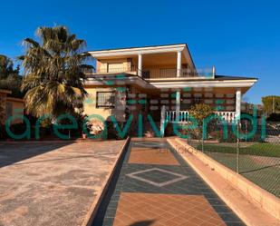 Vista exterior de Casa o xalet en venda en Castellón de la Plana / Castelló de la Plana amb Jardí privat, Terrassa i Piscina