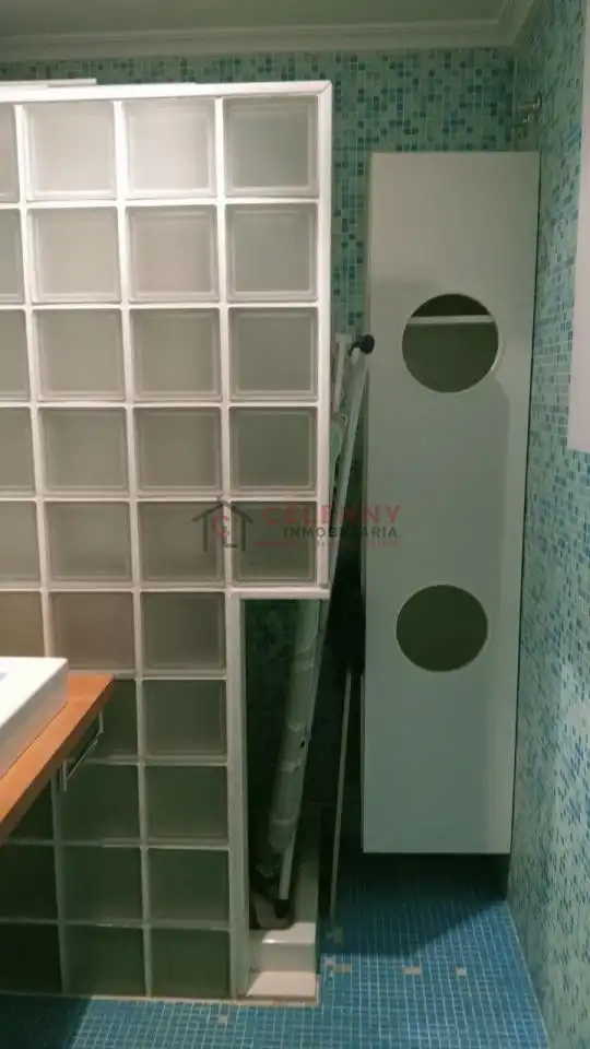 Bany de Dúplex de lloguer en Ourense Capital  amb Calefacció, Parquet i Traster