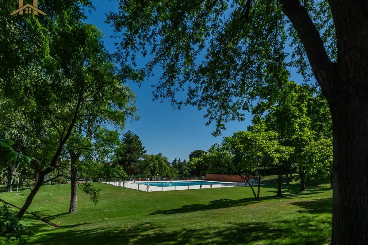 Piscina de Piso en venta en Pozuelo de Alarcón con Aire acondicionado, Calefacción y Jardín privado