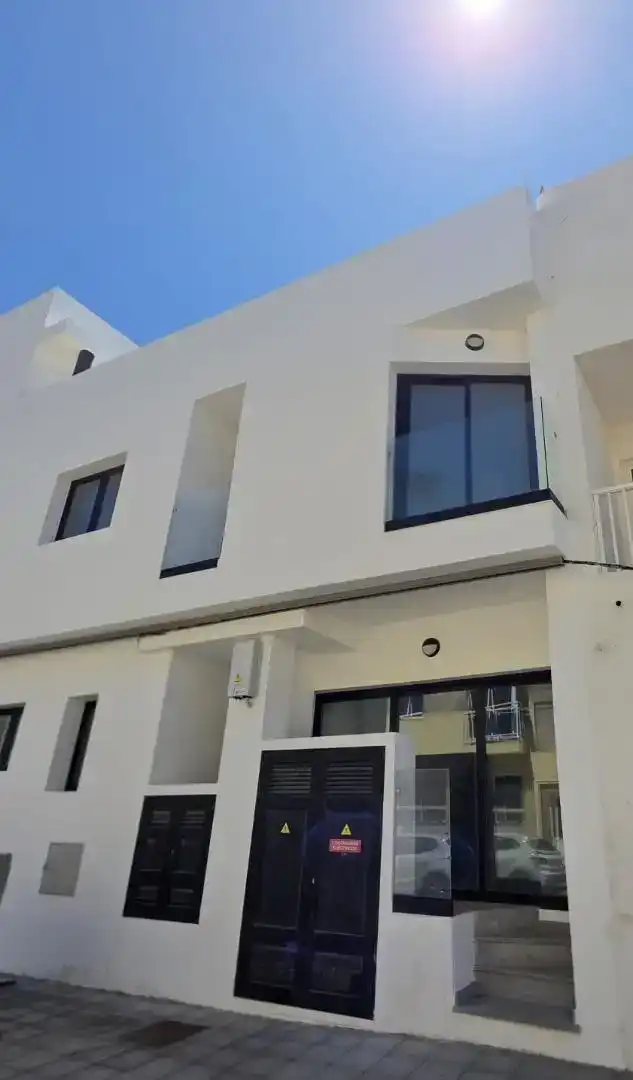 Vista exterior de Dúplex en venta en La Oliva con Trastero y Balcón