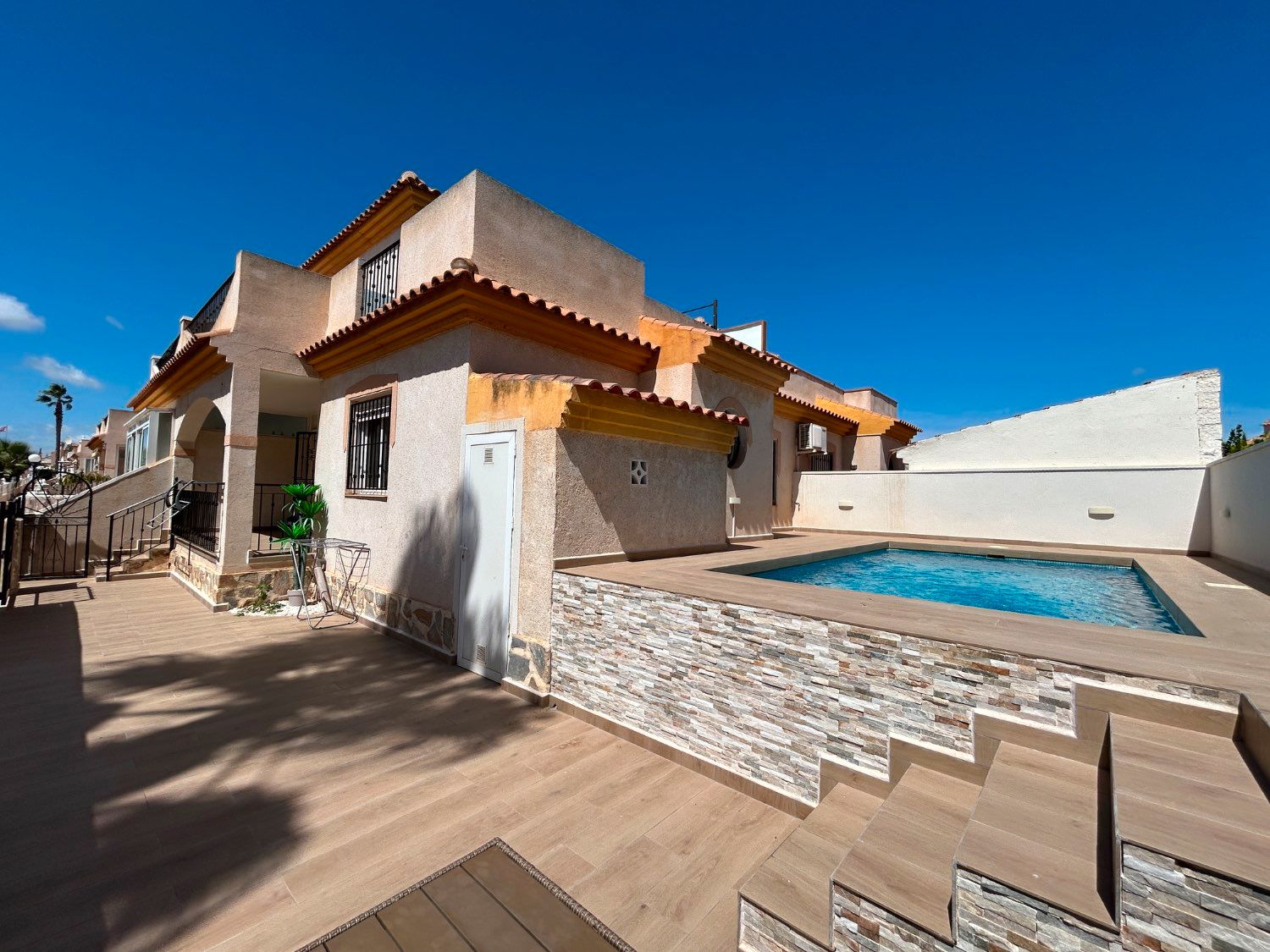 Vista exterior de Dúplex en venda en Orihuela amb Aire condicionat, Calefacció i Terrassa