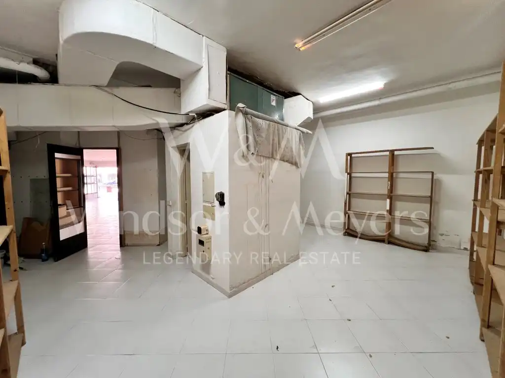 Local en venta en Santa Eulària des Riu con Aire acondicionado