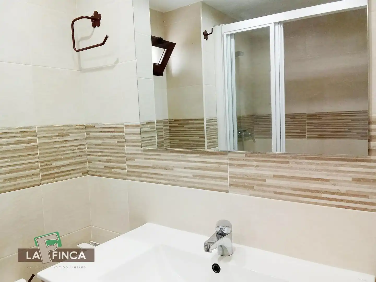 Bathroom of Houses for sale in Cudillero  with Heating and Furnished