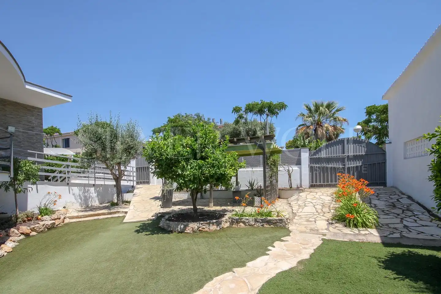 Jardín de Casa o chalet en venta en Vilanova i la Geltrú con Aire acondicionado, Calefacción y Jardín privado