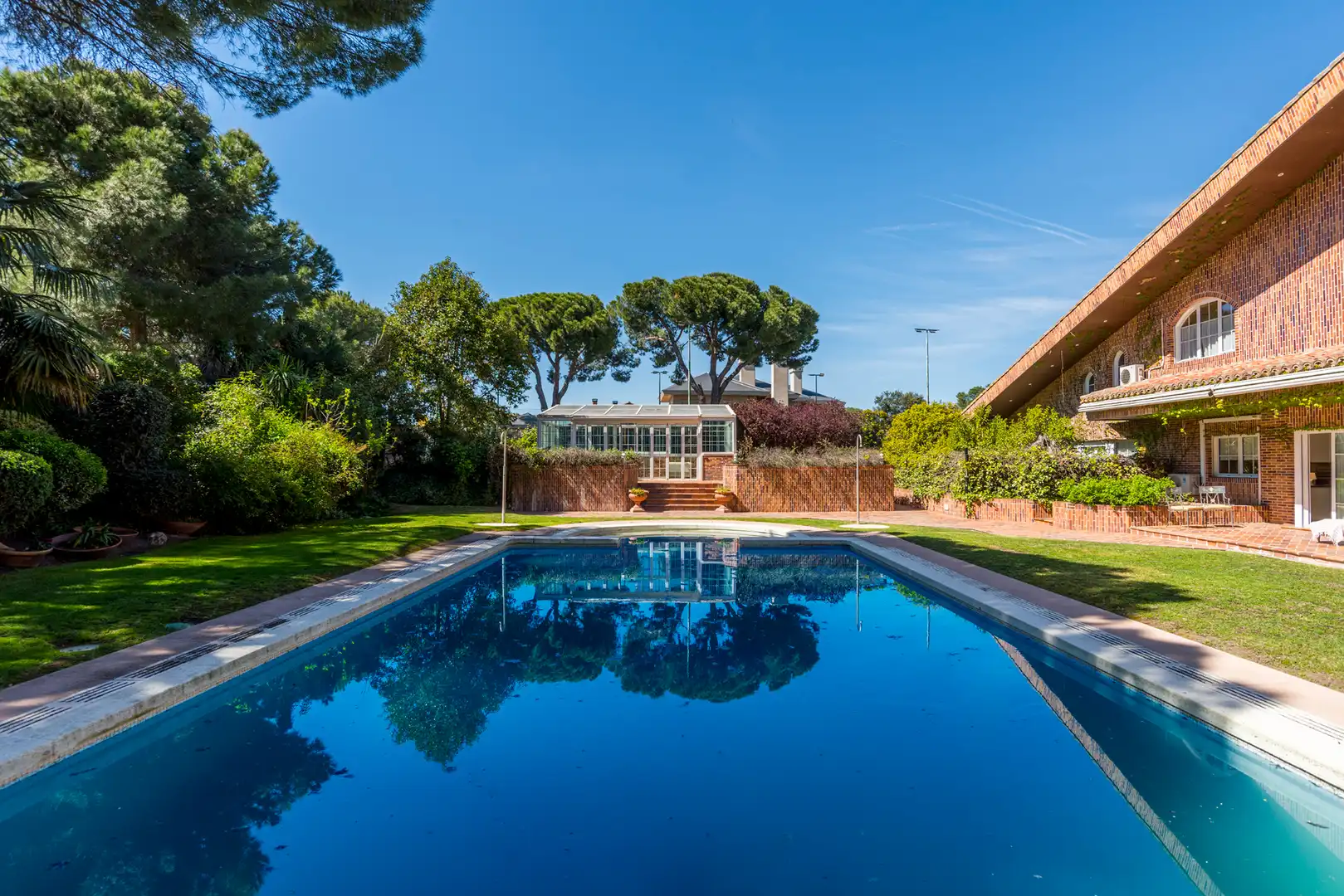Piscina de Casa o xalet de lloguer en Pozuelo de Alarcón amb Aire condicionat, Calefacció i Jardí privat