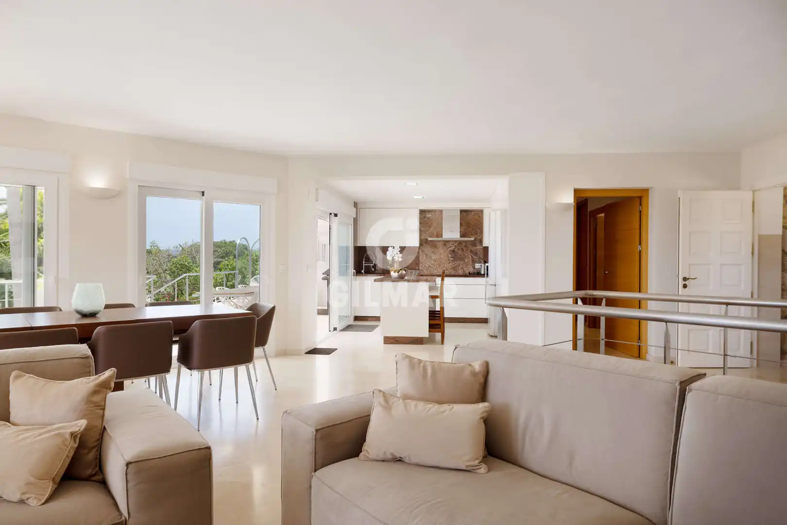 Sala d'estar de Casa o xalet en venda en Sotogrande amb Calefacció, Jardí privat i Piscina