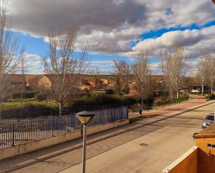 Vista exterior de Casa o xalet de lloguer en Camarma de Esteruelas amb Aire condicionat, Calefacció i Piscina
