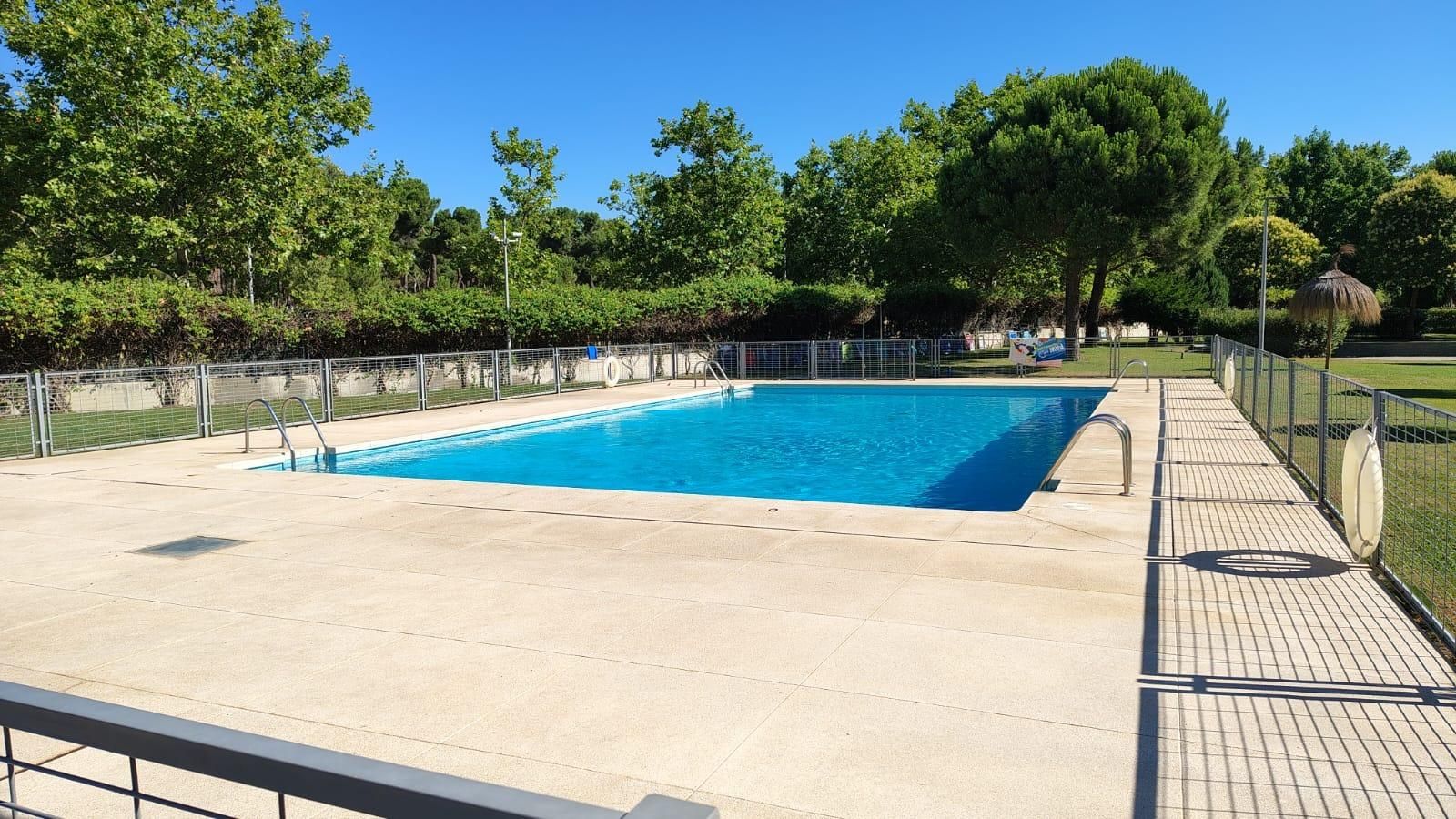 Piscina de Àtic en venda en  Madrid Capital amb Aire condicionat, Calefacció i Jardí privat