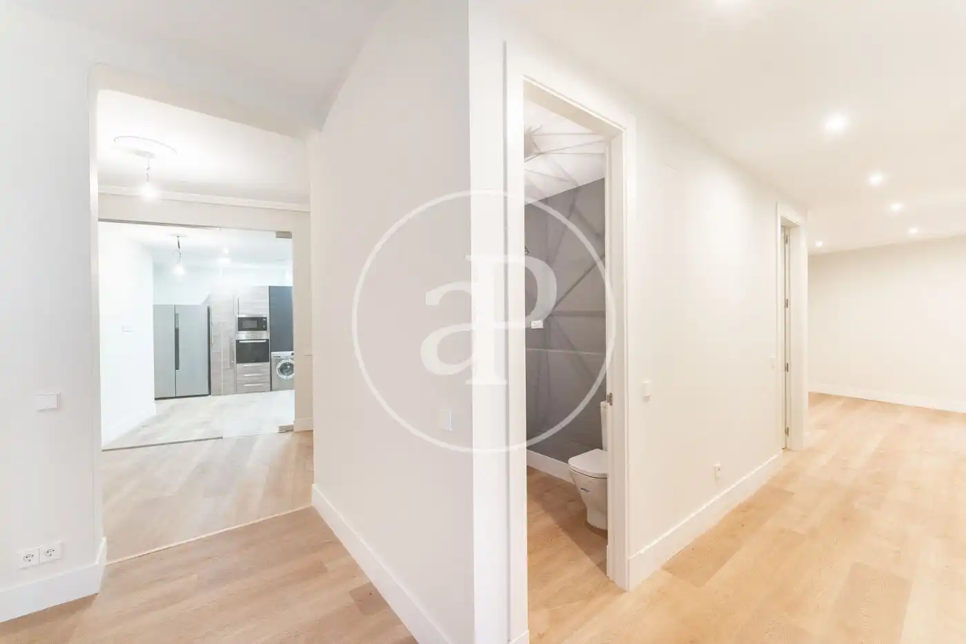 Flat for sale in Madrid  with Air Conditioner, Heating and Storage room