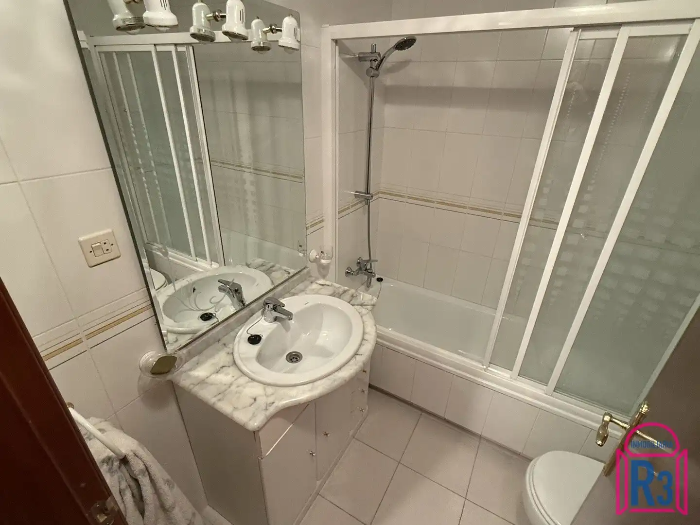 Bathroom of Flat for rent in Las Eras de Renueva