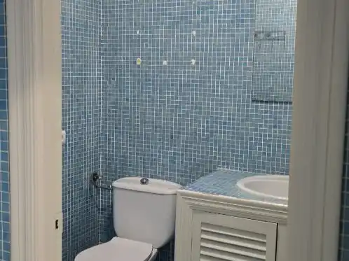 Badezimmer von Geschaftsraum zur Miete in Sevilla mit Klimaanlage und Heizung