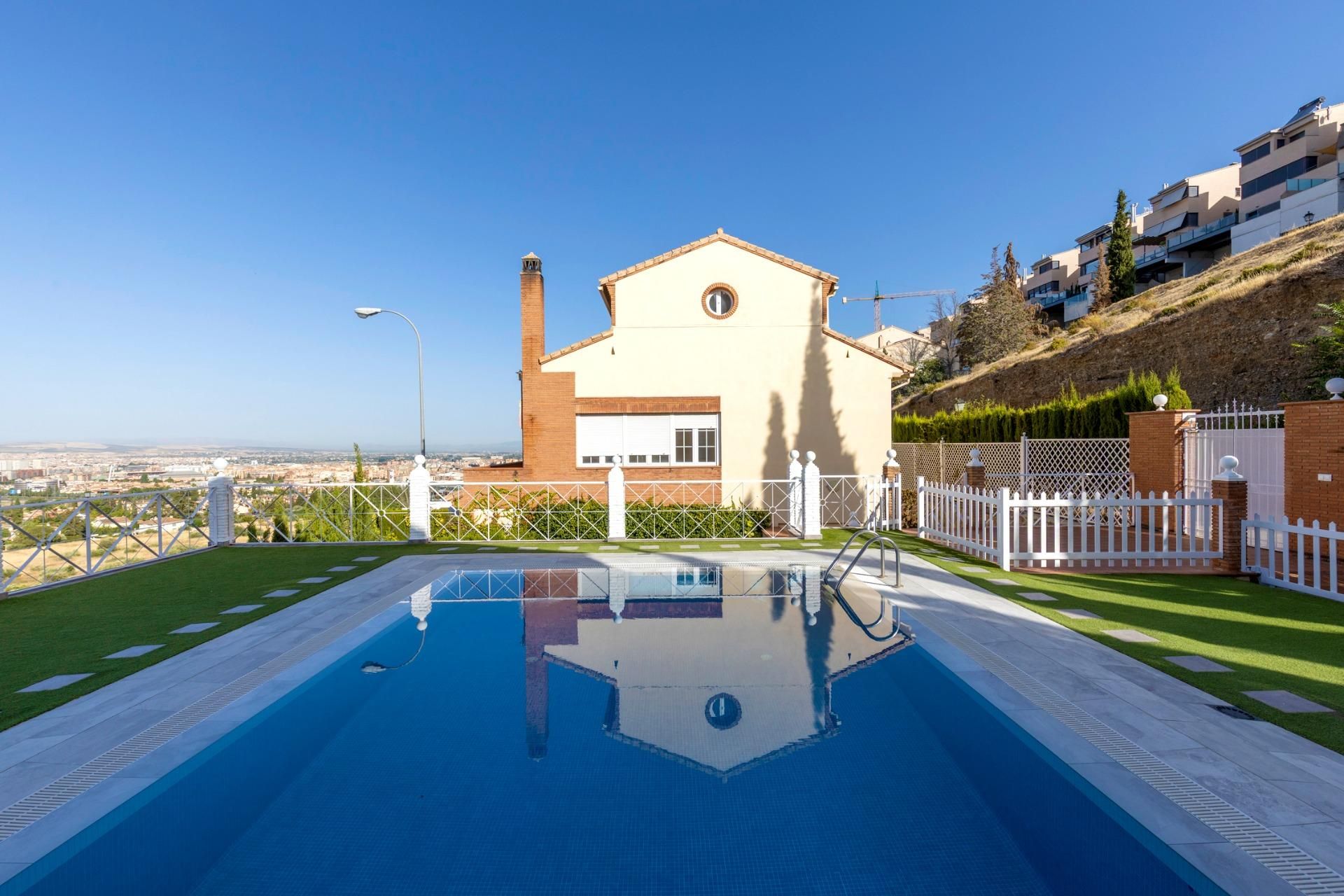 Swimming pool of Single-family semi-detached for sale in  Granada Capital  with Air Conditioner, Heating and Terrace