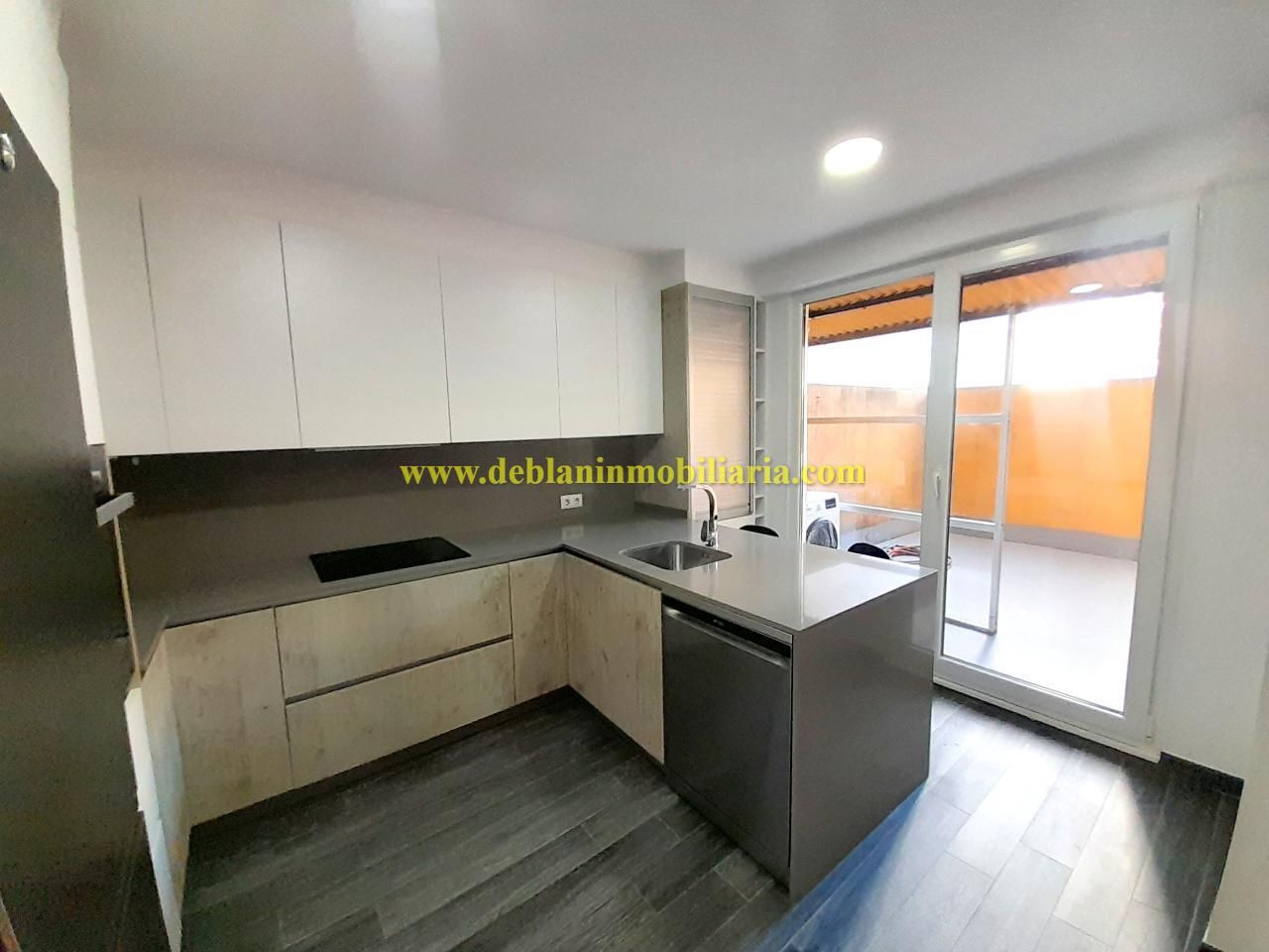 Küche von Wohnung miete in Tui mit Heizung und Terrasse