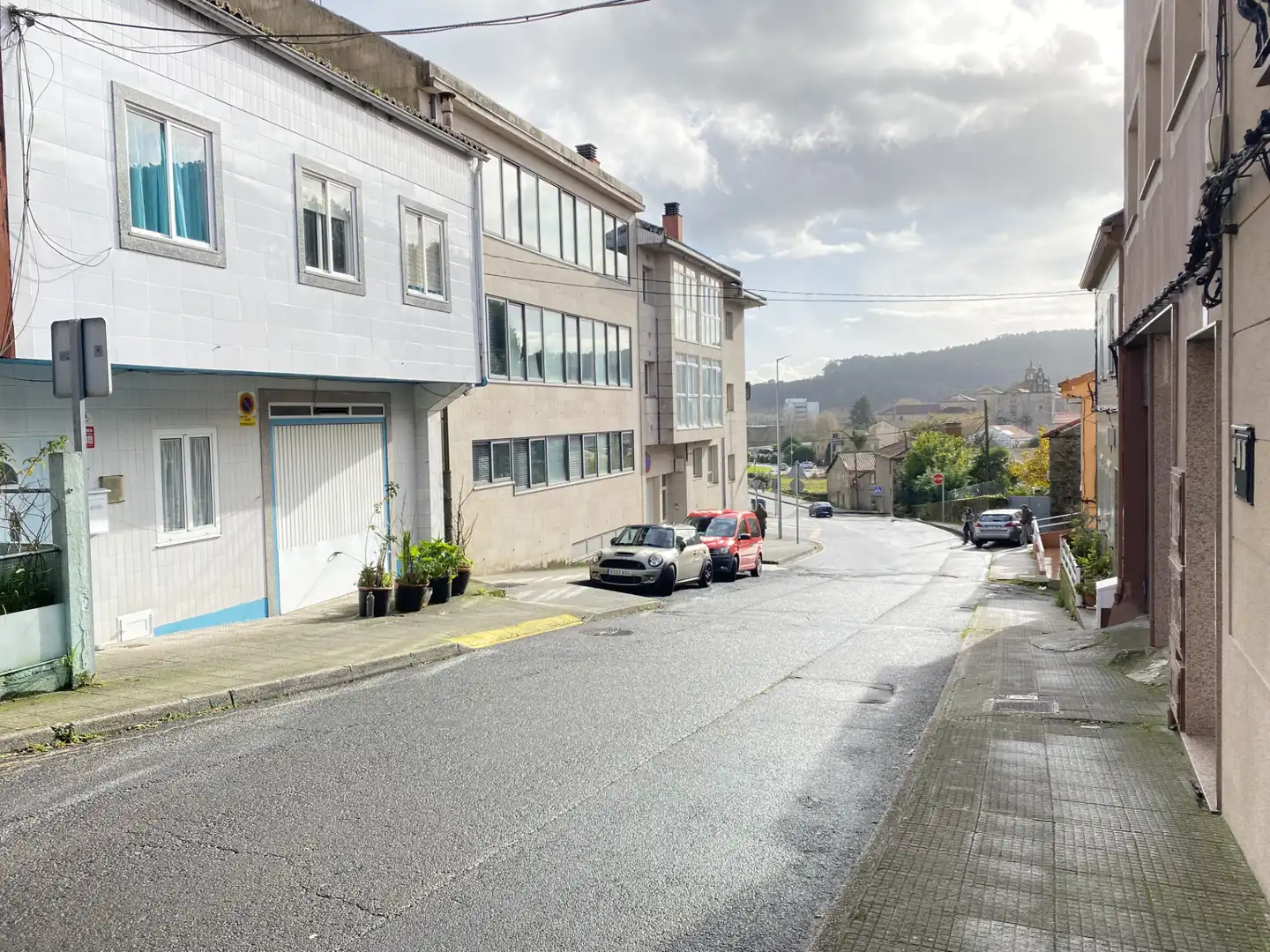Vista exterior de Casa adosada en venta en Santiago de Compostela  con Calefacción, Trastero y Amueblado