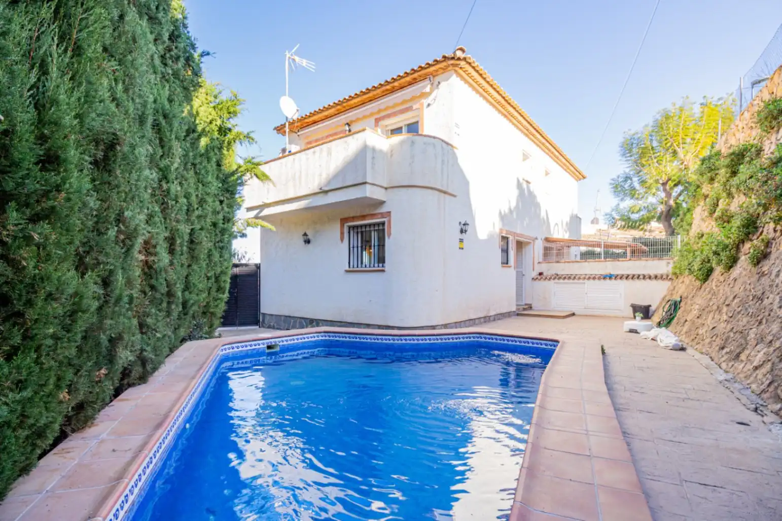 Piscina de Casa adosada en venda en La Nucia amb Aire condicionat, Calefacció i Jardí privat