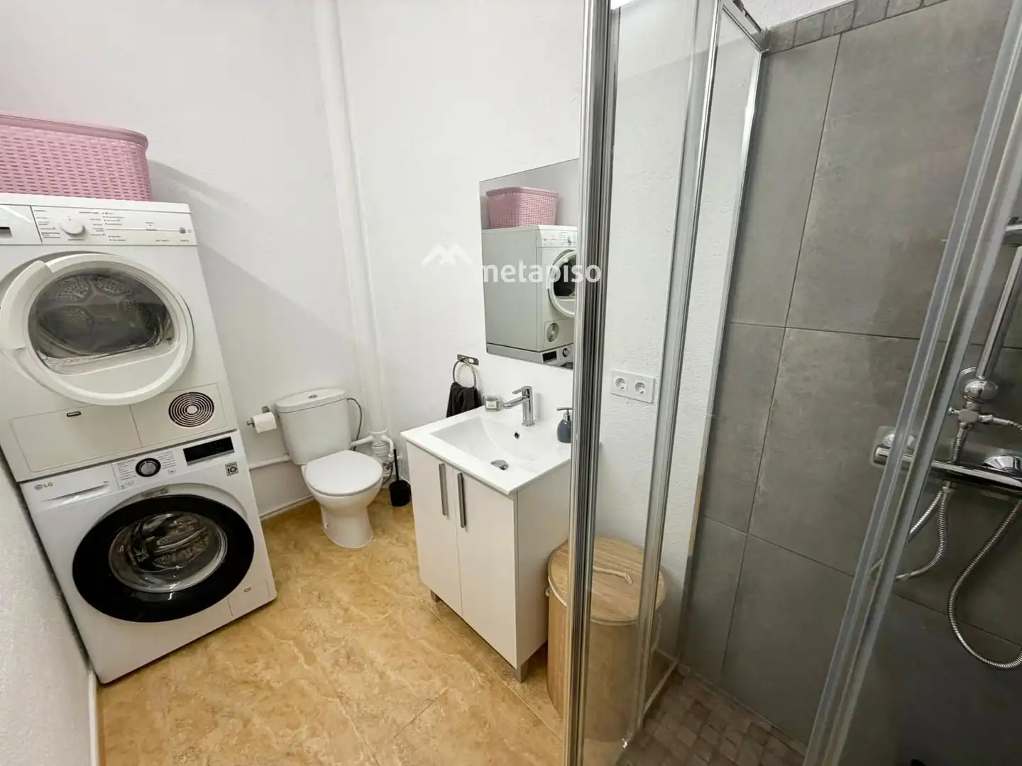 Baño de Casa adosada en venta en Santa Margarida I Els Monjos con Aire acondicionado, Calefacción y Terraza