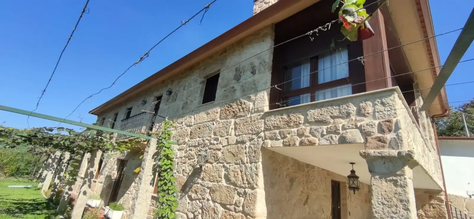 Vista exterior de Casa o xalet en venda en Crecente amb Jardí privat i Moblat