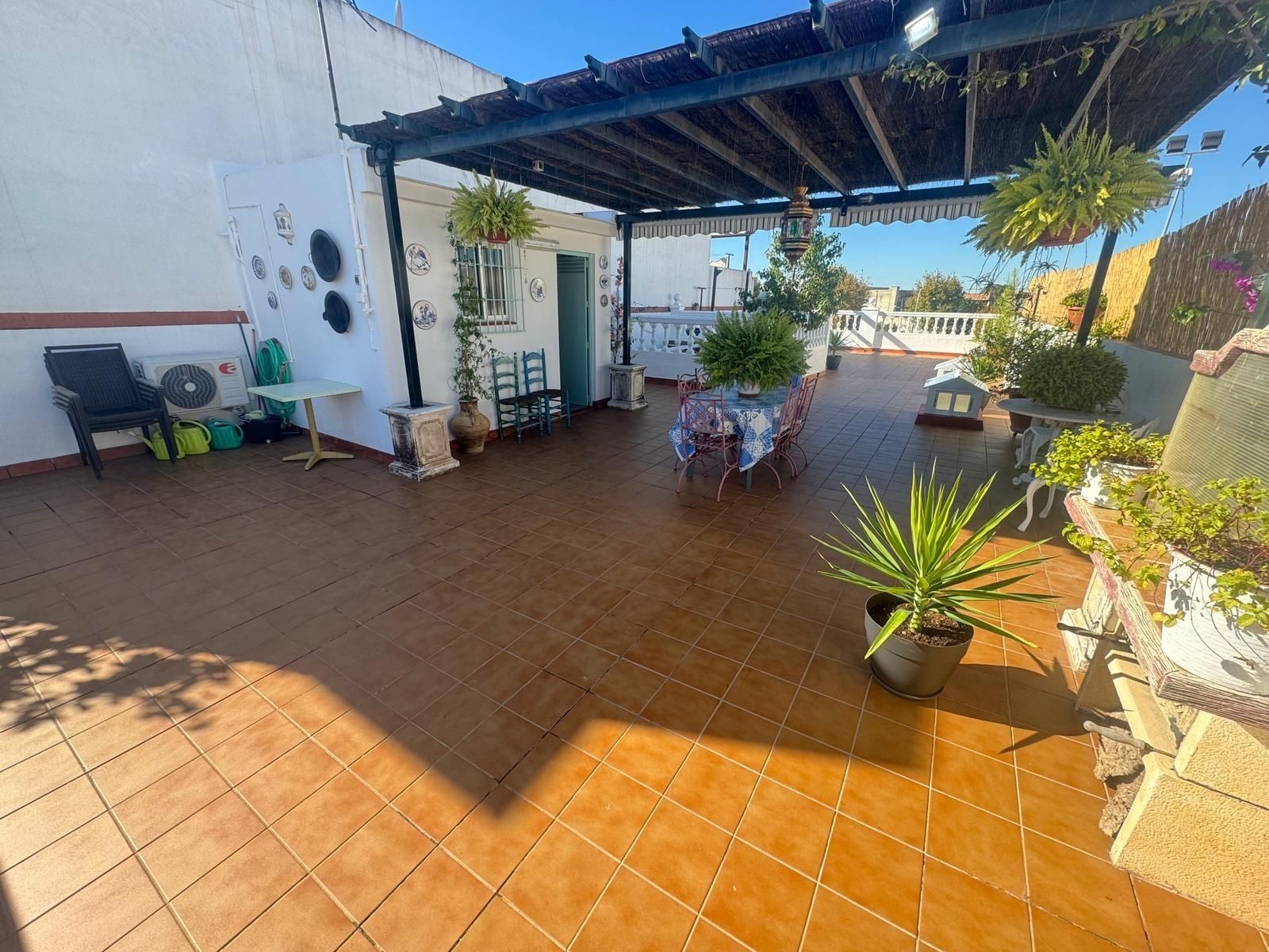 Terrassa de Casa o xalet en venda en Dos Hermanas amb Aire condicionat, Calefacció i Terrassa